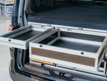 Noemi-H3-Multivan-horní-šuplíky